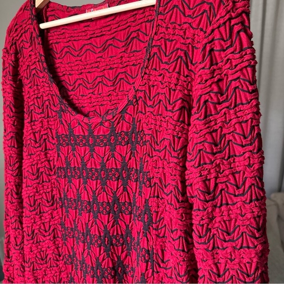Tianello Women’s Ballet Tee Sz XL Red Black Textured Long Sleeve Rayon Blend - Picture 4 of 9